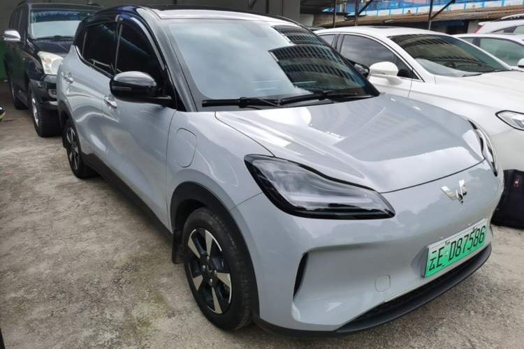 Used Wuling Bingo PLUS 2024 330 km Range Five-Seater Version Front Right 45 Deg