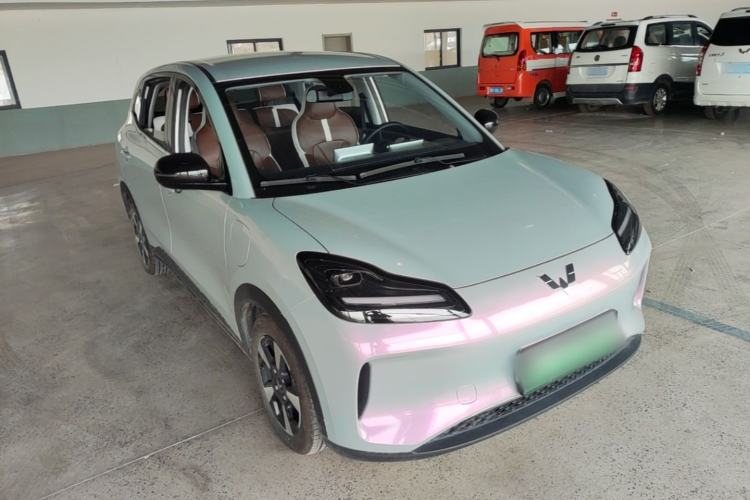 Used Wuling Bingo PLUS 2024 330 km Range Five-Seater Version Front Right 45 Deg