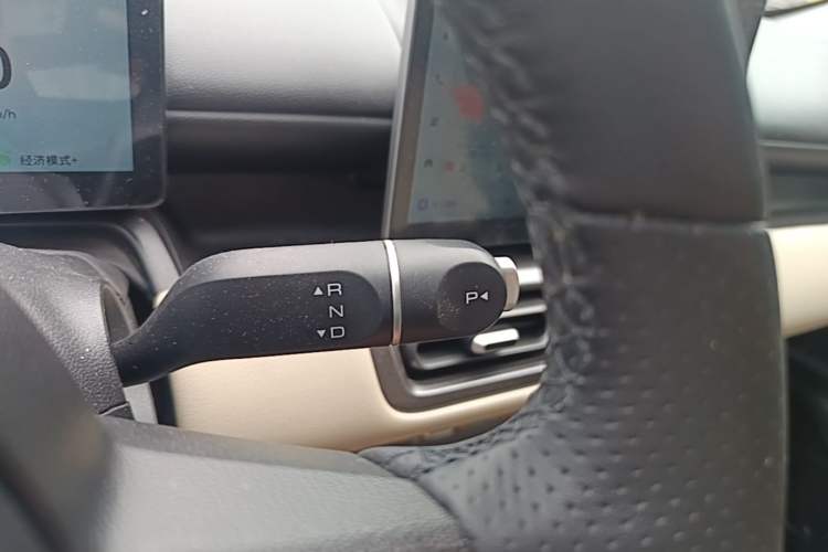 Used Wuling Bingo PLUS 2024 510 km Flagship Edition Four-Seater Version Gear Lever