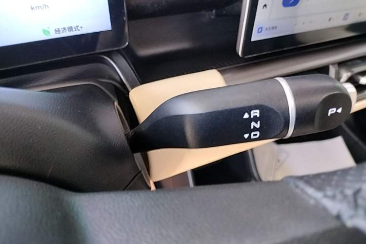 Used Wuling Bingo PLUS 2024 401 km Flagship Edition Four-Seater Version Gear Lever