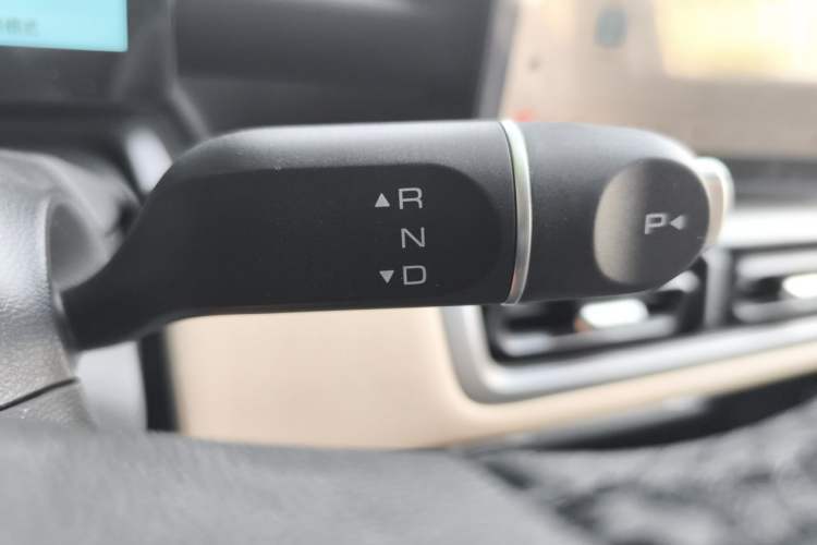 Used Wuling Bingo PLUS 2024 401 km Range 5-Seater Version Gear Lever