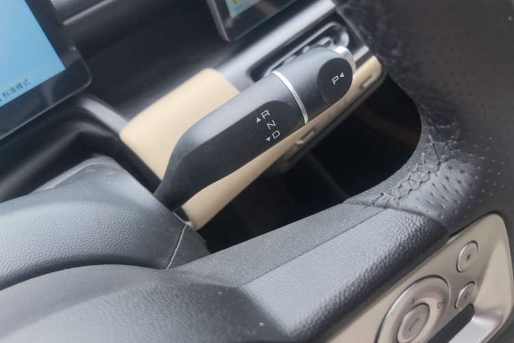 Used Wuling Bingo PLUS 2024 510 km Flagship Edition Four-Seater Version Gear Lever