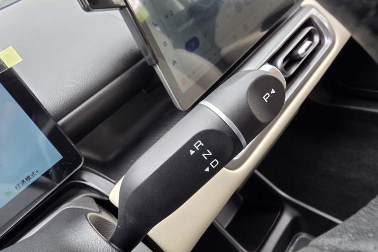 Used Wuling Bingo PLUS 2024 510 km Flagship Edition Four-Seater Version Gear Lever