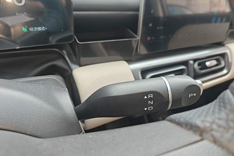 Used Wuling Bingo PLUS 2024 510 km Flagship Edition Four-Seater Version Gear Lever