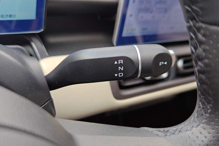 Used Wuling Bingo PLUS 2024 330 km Range Five-Seater Version Gear Lever