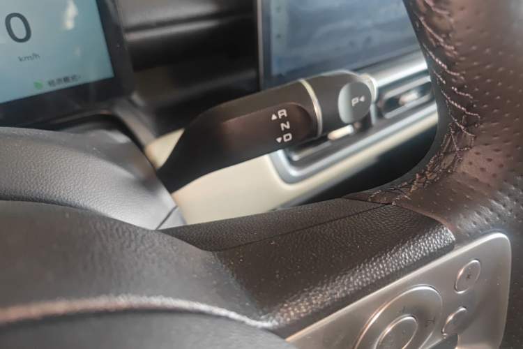 Used Wuling Bingo PLUS 2024 401 km Flagship Edition Four-Seater Version Gear Lever
