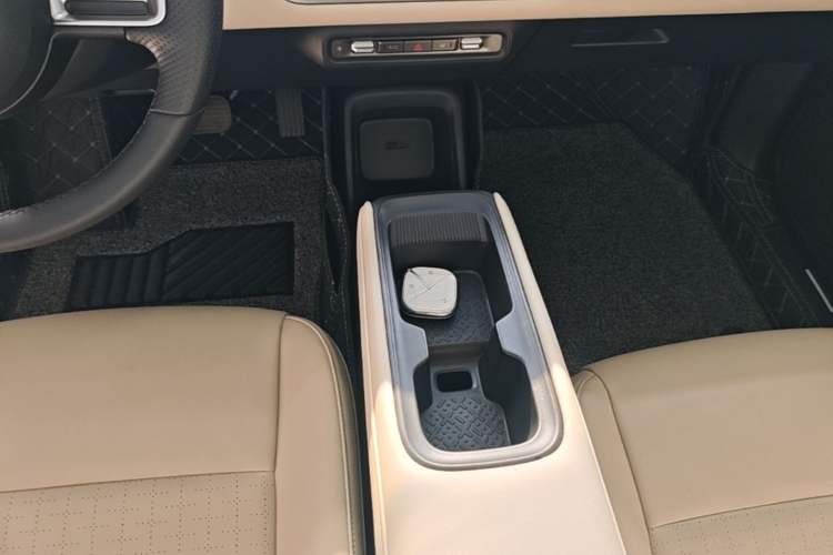 Used Wuling Bingo PLUS 2024 510 km Flagship Edition Four-Seater Version Gear Lever
