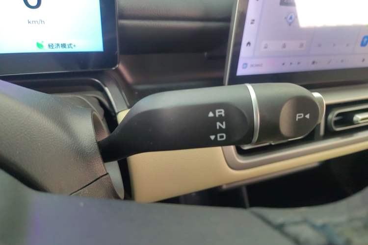 Used Wuling Bingo PLUS 2024 510 km Range 5-Seater Version Gear Lever