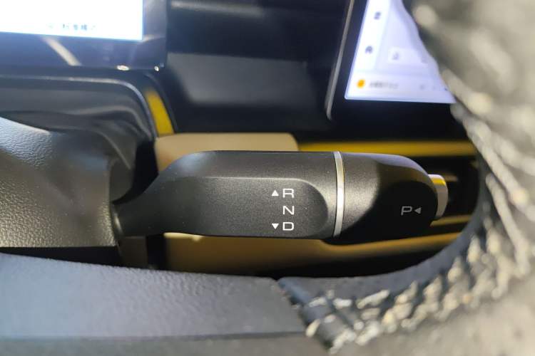 Used Wuling Bingo PLUS 2024 510 km Flagship Edition Four-Seater Version Gear Lever
