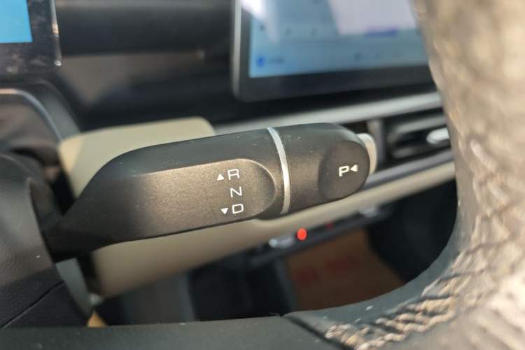 Used Wuling Bingo PLUS 2024 510 km Flagship Edition Four-Seater Version Gear Lever