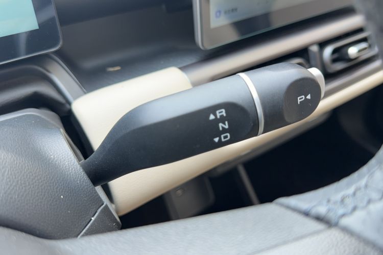Used Wuling Bingo PLUS 2024 510 km Flagship Edition Four-Seater Version Gear Lever
