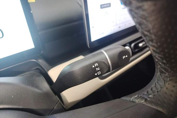 Used Wuling Bingo PLUS 2024 510 km Range 5-Seater Version Gear Lever