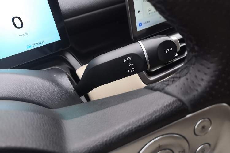 Used Wuling Bingo PLUS 2024 510 km Flagship Edition Four-Seater Version Gear Lever