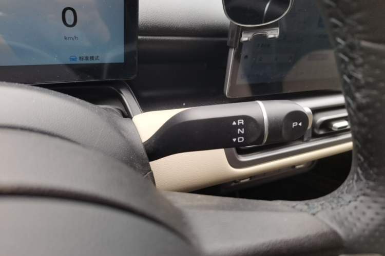 Used Wuling Bingo PLUS 2024 330 km Range Five-Seater Version Gear Lever