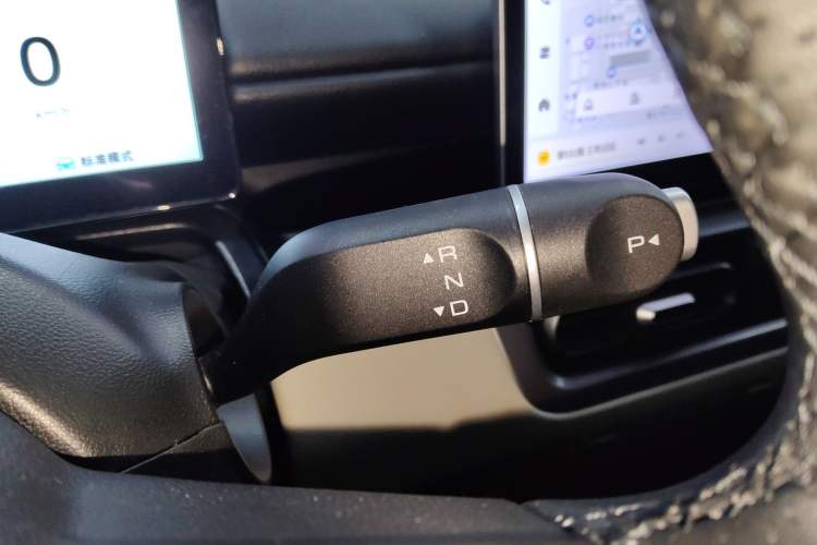 Used Wuling Bingo PLUS 2024 330 km Range Five-Seater Version Gear Lever