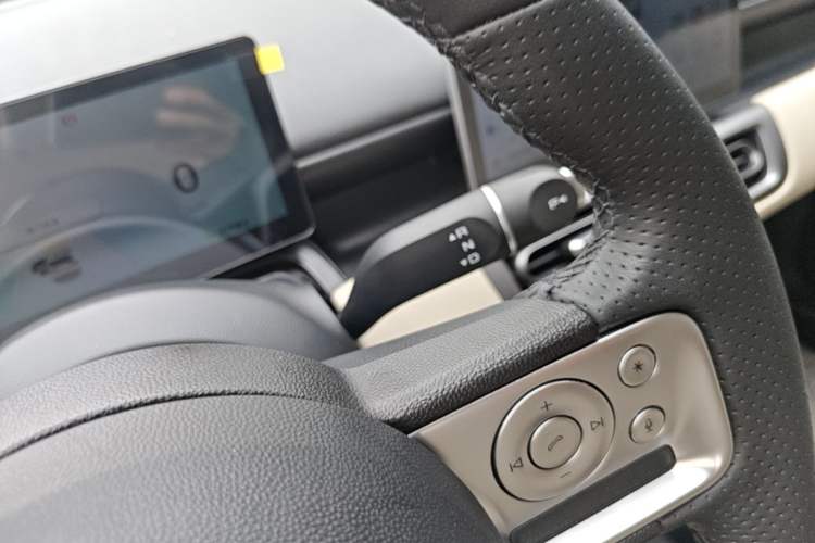 Used Wuling Bingo PLUS 2024 401 km Range 5-Seater Version Gear Lever