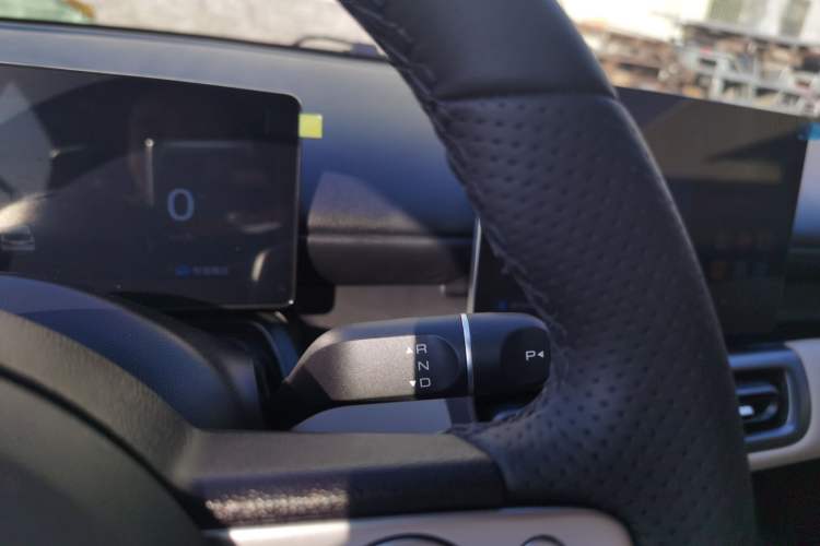 Used Wuling Bingo PLUS 2024 330 km Range Five-Seater Version Gear Lever