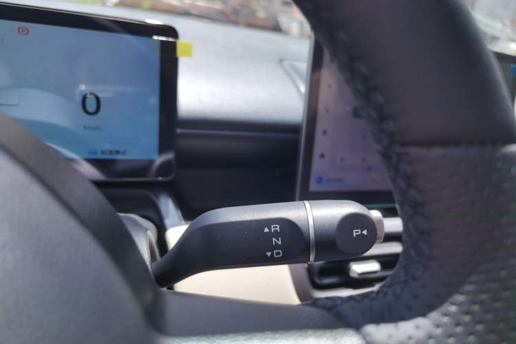 Used Wuling Bingo PLUS 2024 330 km Range Five-Seater Version Gear Lever