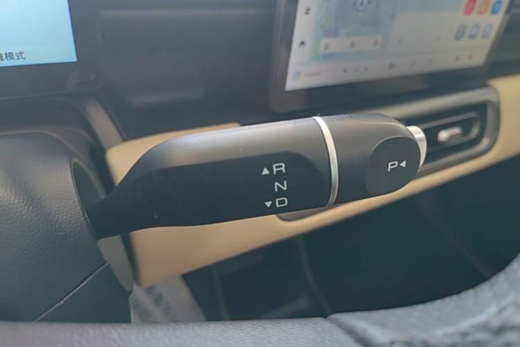 Used Wuling Bingo PLUS 2024 510 km Flagship Edition Four-Seater Version Gear Lever