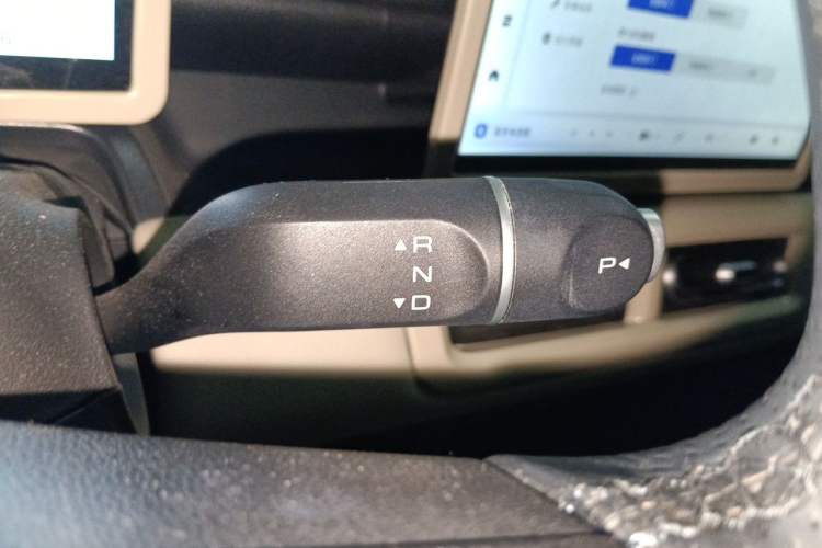 Used Wuling Bingo PLUS 2024 330 km Range Five-Seater Version Gear Lever