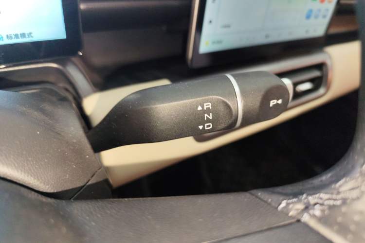 Used Wuling Bingo PLUS 2024 330 km Range Five-Seater Version Gear Lever