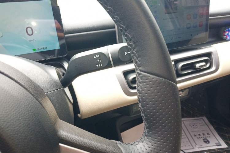 Used Wuling Bingo PLUS 2024 510 km Flagship Edition Four-Seater Version Gear Lever