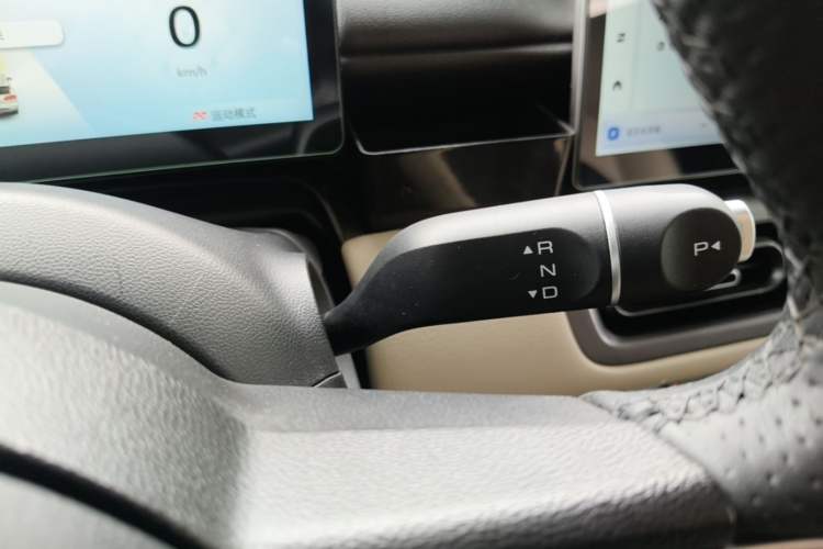 Used Wuling Bingo PLUS 2024 330 km Range Five-Seater Version Gear Lever