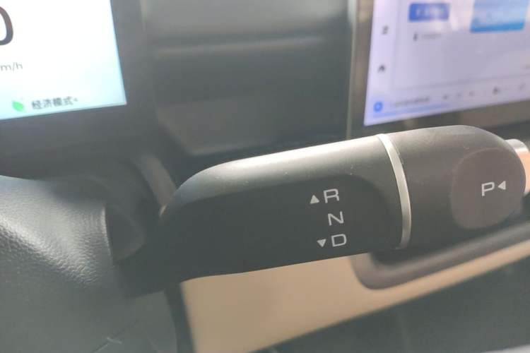 Used Wuling Bingo PLUS 2024 330 km Range Five-Seater Version Gear Lever