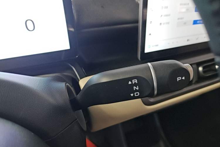 Used Wuling Bingo PLUS 2024 510 km Flagship Edition Four-Seater Version Gear Lever