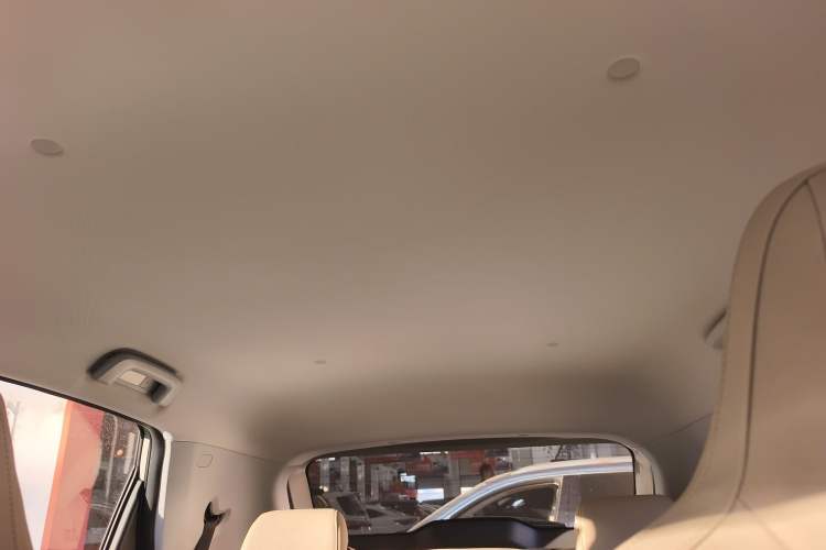 Used Wuling Bingo PLUS 2024 330 km Range Five-Seater Version Headliner
