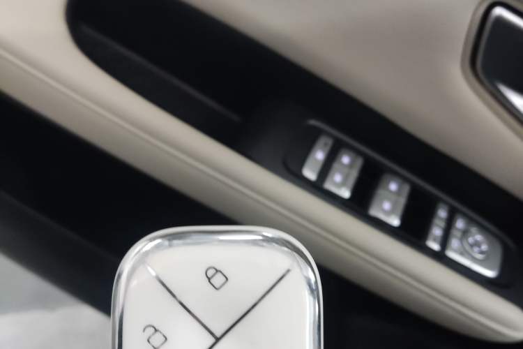 Used Wuling Bingo PLUS 2024 330 km Range Five-Seater Version Interior 1