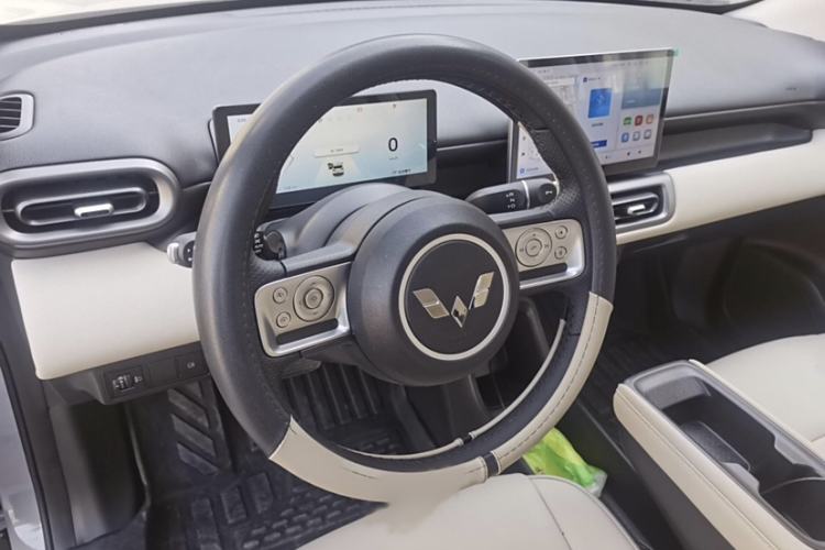 Used Wuling Bingo PLUS 2024 330 km Range Five-Seater Version Interior 2