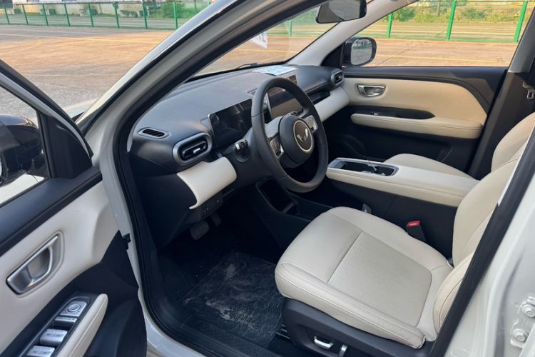 Used Wuling Bingo PLUS 2024 330 km Range Five-Seater Version Interior 2