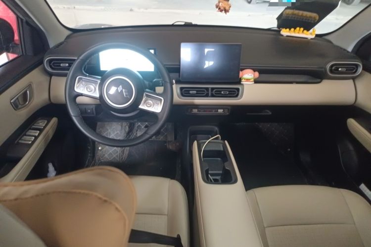 Used Wuling Bingo PLUS 2024 330 km Range Five-Seater Version Interior 2