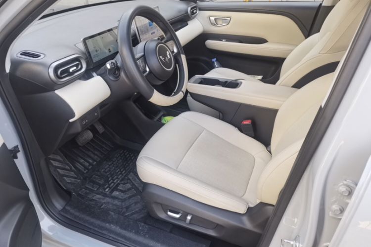 Used Wuling Bingo PLUS 2024 330 km Range Five-Seater Version Interior 3