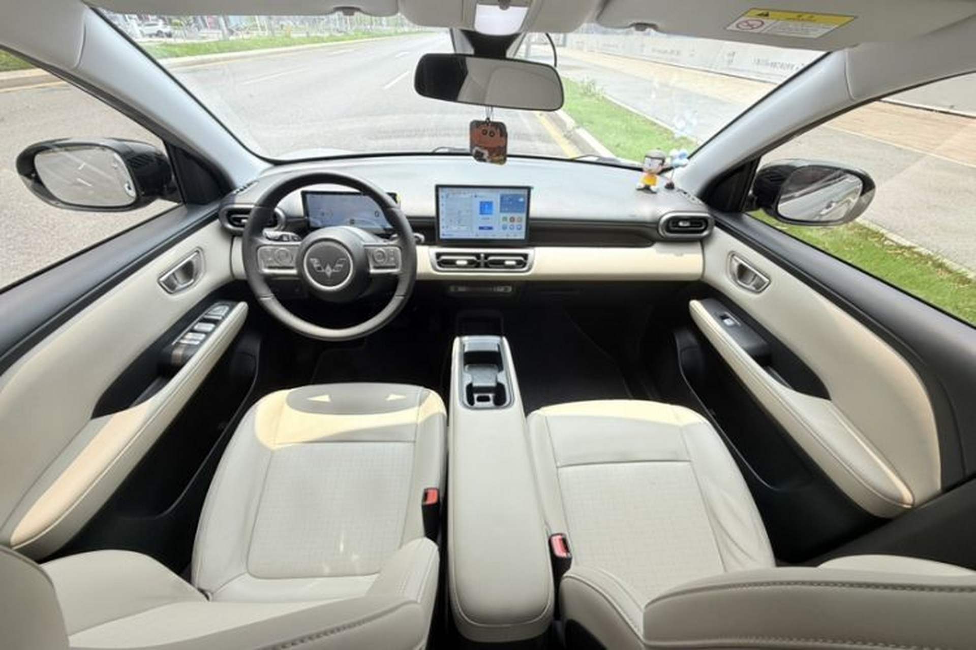 Used Wuling Bingo PLUS 2024 401 km Range 5-Seater Version Interior 3