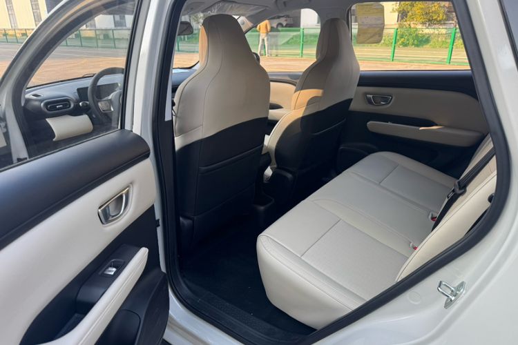 Used Wuling Bingo PLUS 2024 330 km Range Five-Seater Version Interior 3