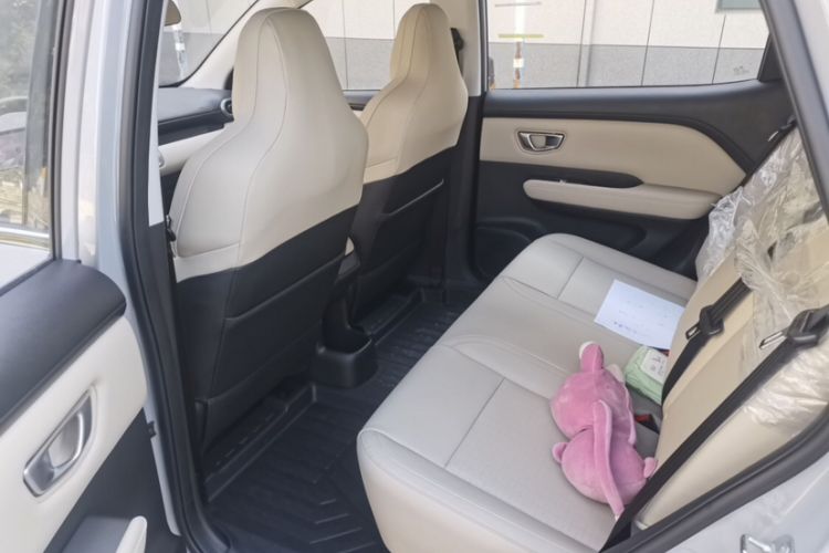 Used Wuling Bingo PLUS 2024 330 km Range Five-Seater Version Interior 4