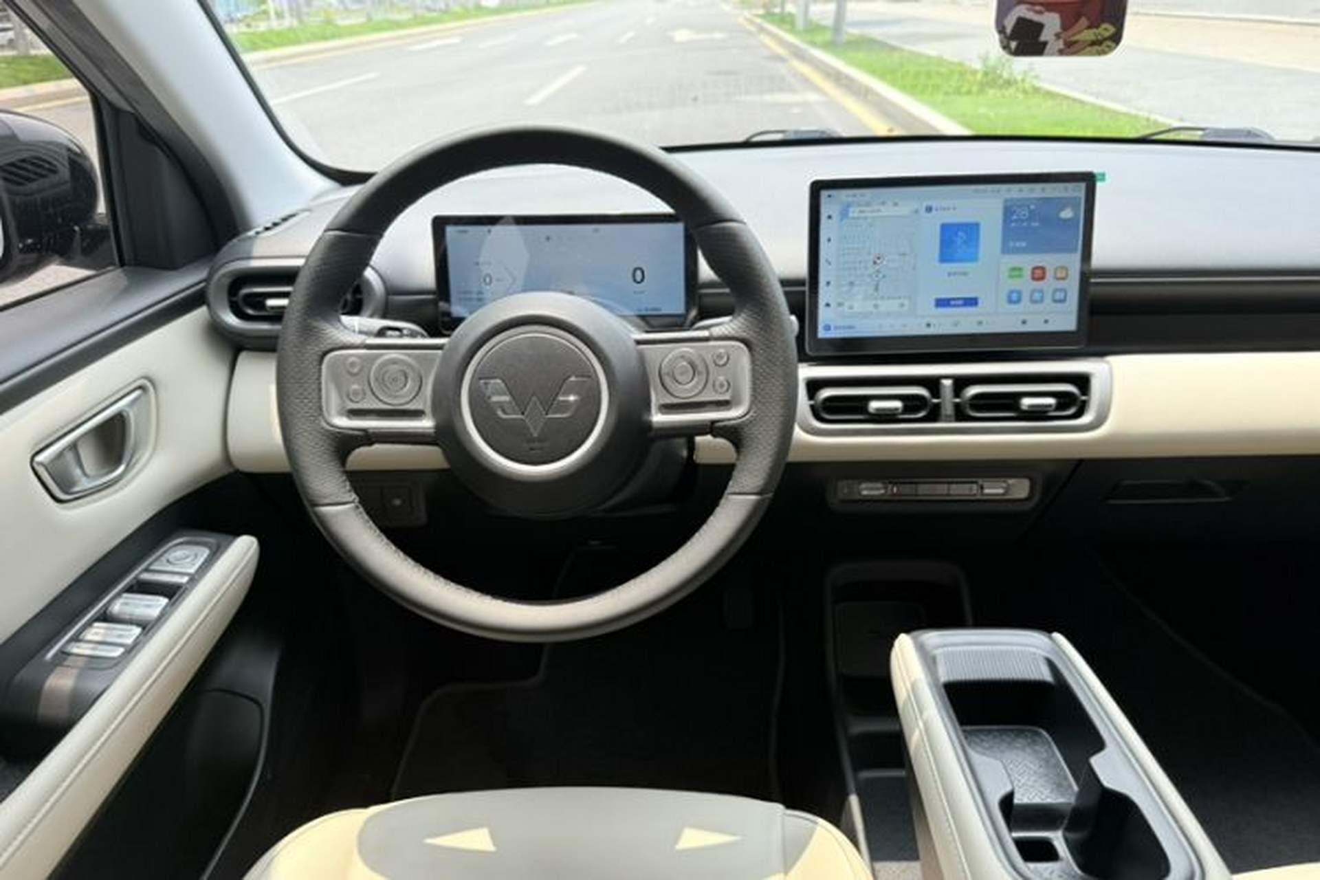 Used Wuling Bingo PLUS 2024 401 km Range 5-Seater Version Interior 4