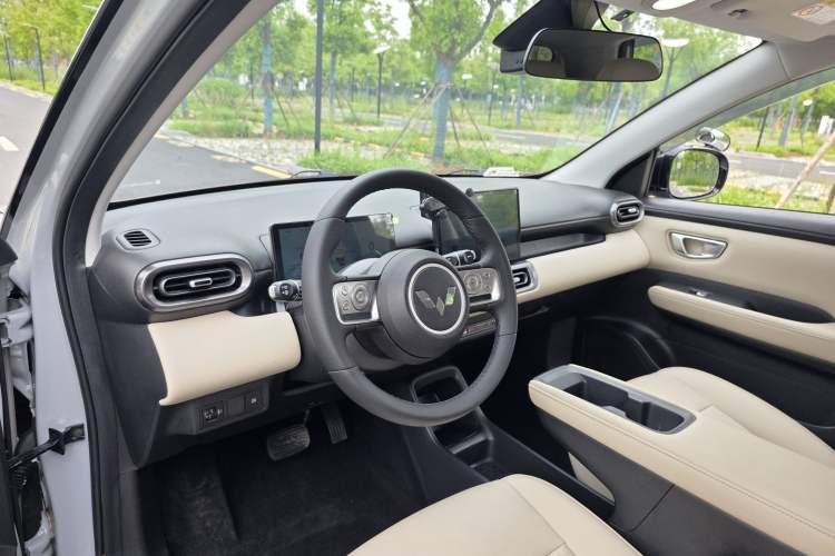 Used Wuling Bingo PLUS 2024 510 km Flagship Edition Four-Seater Version Interior 4