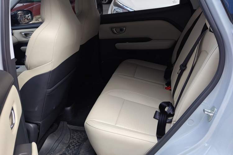 Used Wuling Bingo PLUS 2024 330 km Range Five-Seater Version Interior 4