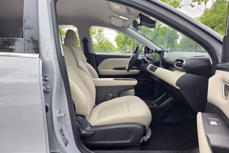 Used Wuling Bingo PLUS 2024 510 km Flagship Edition Four-Seater Version Interior 5
