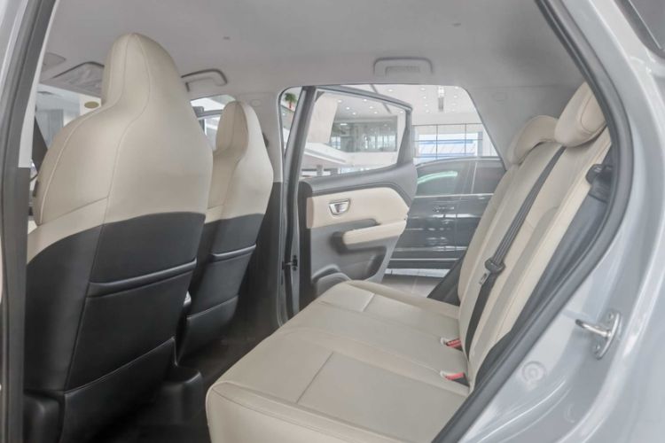 Used Wuling Bingo PLUS 2024 330 km Range Five-Seater Version Interior 5