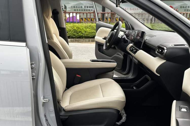 Used Wuling Bingo PLUS 2024 510 km Flagship Edition Four-Seater Version Interior 6