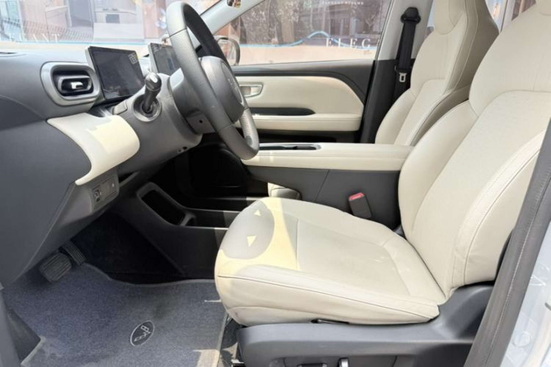 Used Wuling Bingo PLUS 2024 401 km Range 5-Seater Version Interior 6