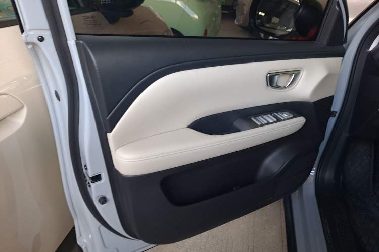 Used Wuling Bingo PLUS 2024 401 km Range 5-Seater Version Left Front Door Interior