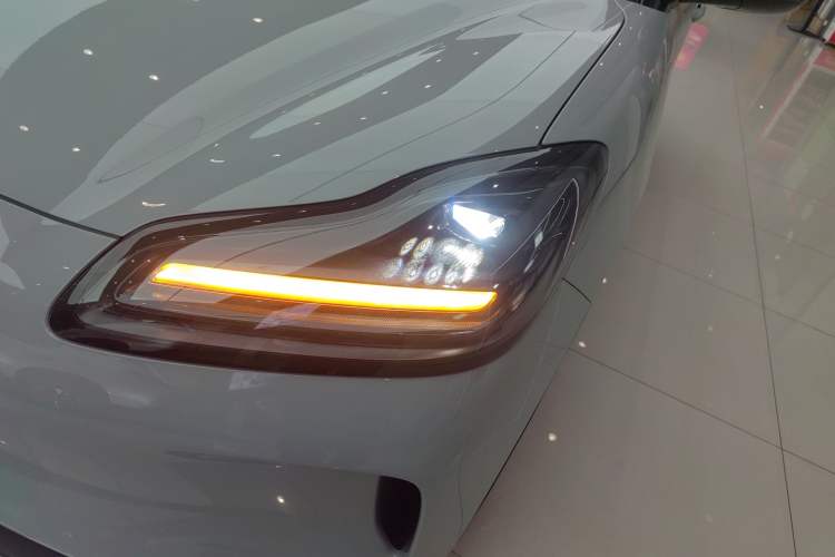Used Wuling Bingo PLUS 2024 510 km Range 5-Seater Version Left Front Headlight