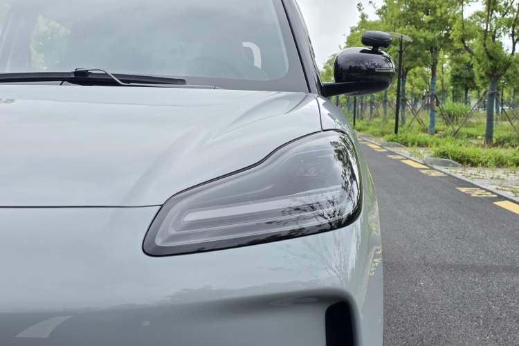Used Wuling Bingo PLUS 2024 510 km Flagship Edition Four-Seater Version Left Front Headlight