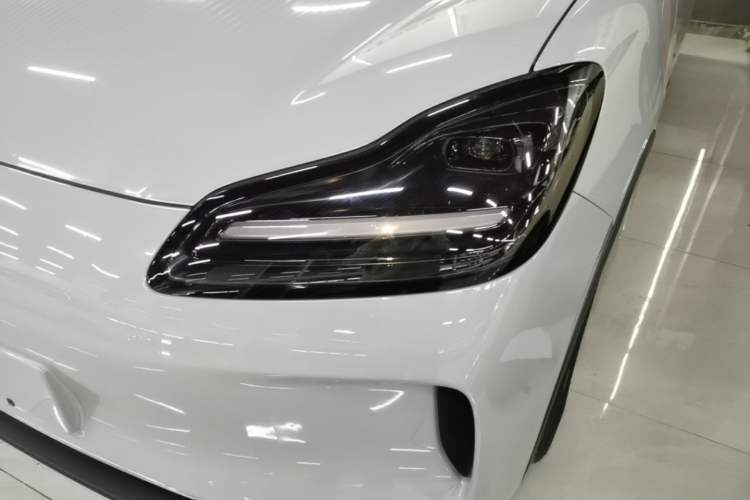 Used Wuling Bingo PLUS 2024 330 km Range Five-Seater Version Left Front Headlight