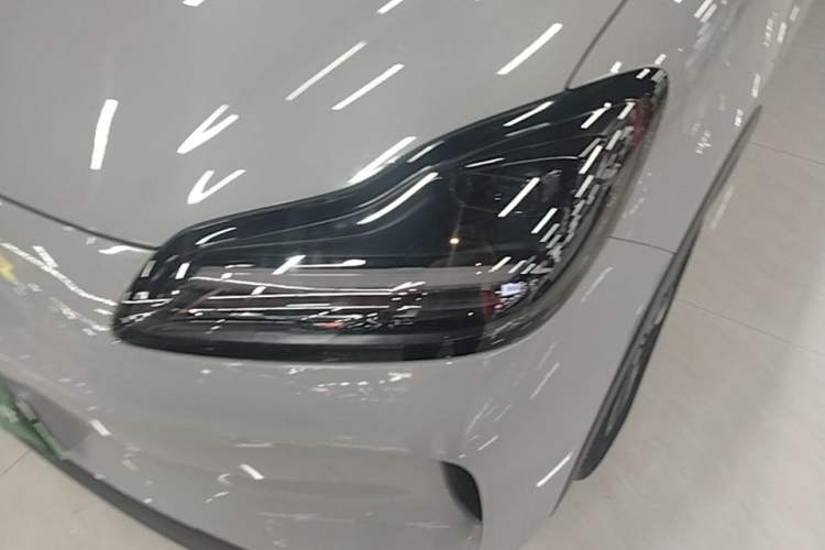 Used Wuling Bingo PLUS 2024 510 km Flagship Edition Four-Seater Version Left Front Headlight
